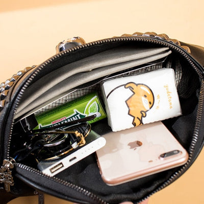 Sac banane noir rivets et tête de mort